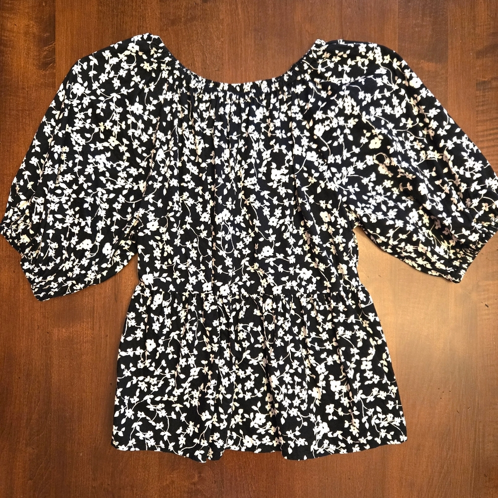 Womens' Old Navy Black and Ivory Top